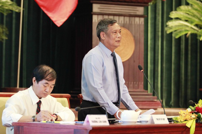  Ông Nguyễn Thành Chung, Giám đốc Sở Giao thông Vận tải TP HCM, trả lời chất vấn của các đại biểu HĐND TP HCM sáng 11-12. Ảnh: H.Triều