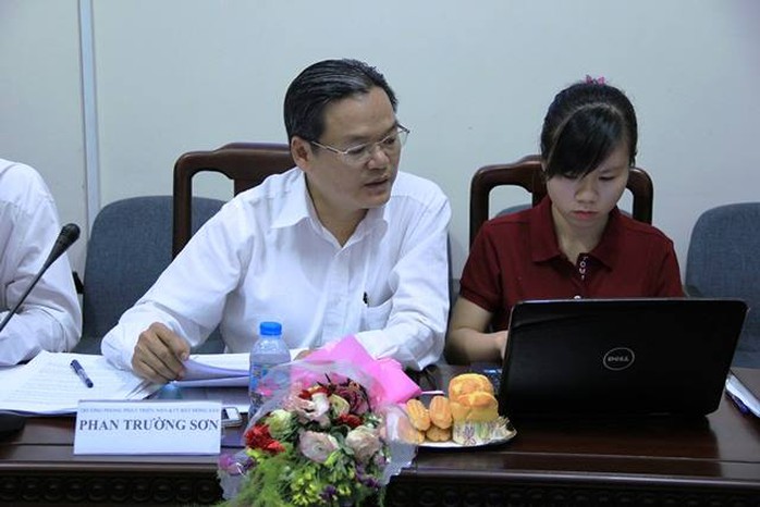 Ông Phan Trường Sơn trả lời trực tuyến bạn đọc. Ảnh: Infonet Ông Phan Trường Sơn trả lời trực tuyến bạn đọc. Ảnh: Infonet