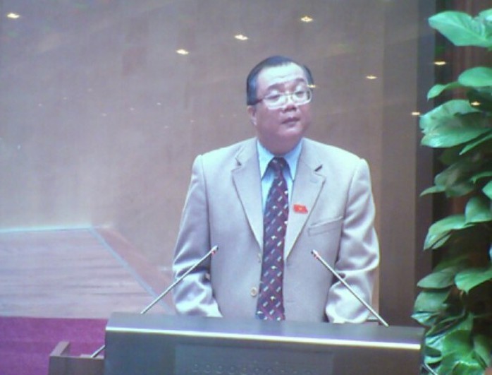Ông Huỳnh Văn Tý, Trưởng Ban kiểm phiếu công bố kết quả