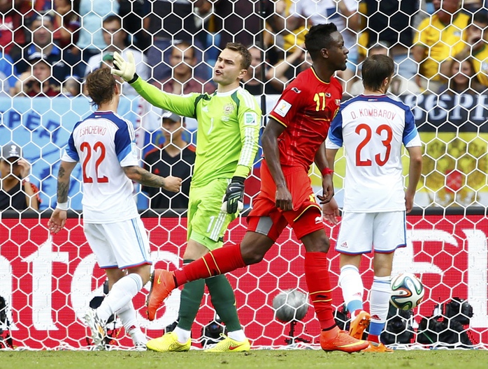 Bỉ giành vé vào vòng 2 một cách thiếu thuyết phục trong khi Nga vẫn còn cơ hội đi tiếp