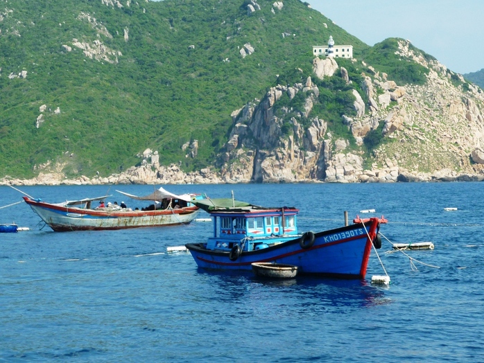 Hai đầm đăng đánh bắt hải sản tại Hòn Mun và Hòn Nọc từng hoạt động công khai cách khu bảo tồn biển 100m