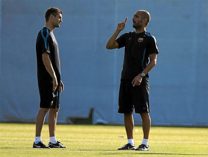 Tito Vilanova khi còn làm trợ lý cho Pep Guardiola Tito Vilanova khi còn làm trợ lý cho Pep Guardiola