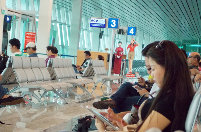 Hành khách ngồi chờ tại sân bay quốc tế Phú Quốc