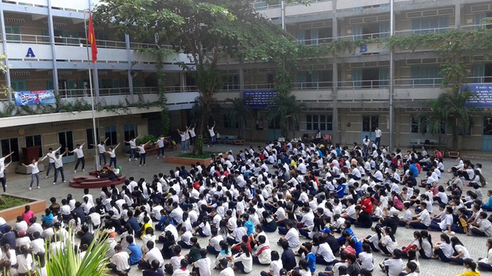 
	Học sinh Trường THCS Độc Lập (quân Phú Nhuận, TP HCM) tham gia chương trình
	“Tự tin bừng sức trẻ” sáng 29-12-2013 do hai nhãn hàng lăn khử mùi và
	sữa rửa mặt tài trợ - Ảnh: K.D.