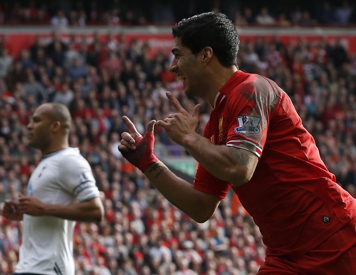 Tiền đạo người Uruguay - Suarez - đang dần trở thành huyền thoại ở Liverpool.