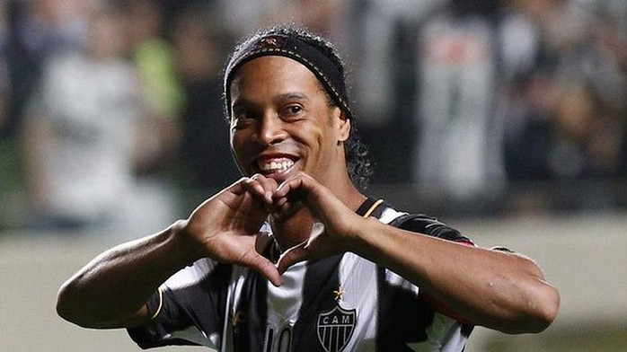 Ronaldinho, người nổi tiếng rất bạo trong chuyện ấy
