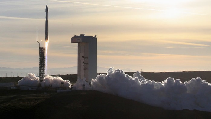 Tên lửa Atlas V. Ảnh: Reuters