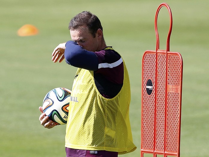 Rooney tập luyện cùng tuyển Anh chuẩn bị cho World Cup 2014
