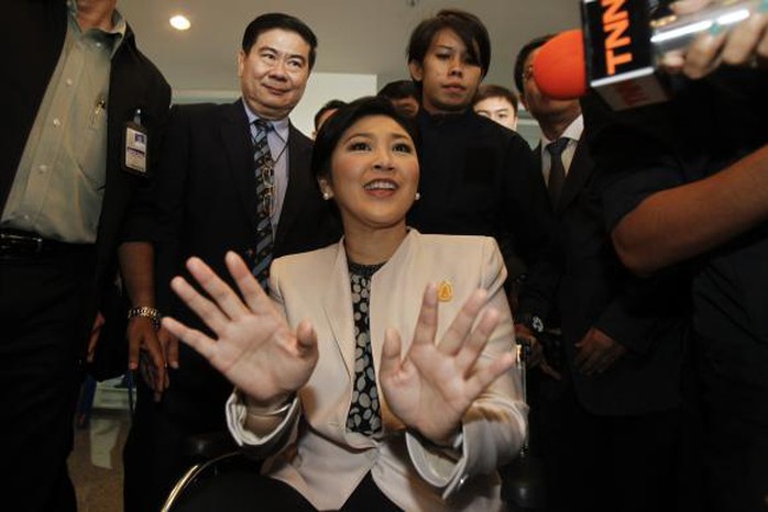 Thủ tướng Yingluck đến văn phòng NACC hôm 31-3. Ảnh: Reuters