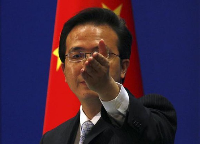 Hồng Lỗi, phát ngôn viên Bộ Ngoại giao Trung Quốc. Ảnh: Reuters