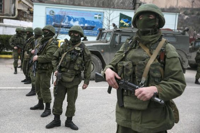 Lực lượng vũ trang kiểm soát nhiều nơi ở Crimea. Ảnh: Reuters