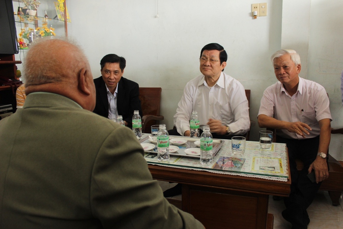 Chủ tịch nước Trương Tấn Sang thăm gia đình ngư dân Trần Văn Đạt có truyền thông đánh bắt xa bờ