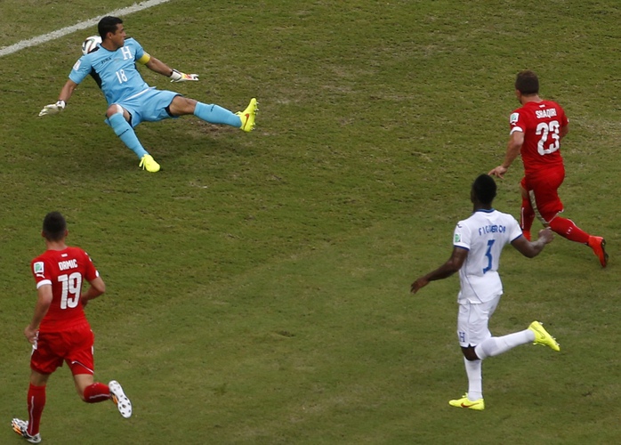 Ở trận đấu cùng giờ, Shaqiri lập cú hat-trick giúp Thụy Sĩ đánh bại Honduras 3-0