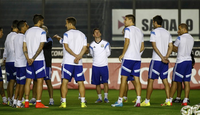 Messi và đồng đội chuẩn bị trước trận chung kết với tuyển Đức