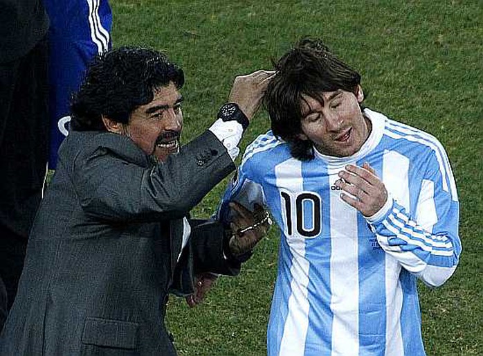 Messi vẫn còn kém Maradona một danh hiệu quan trọng nhất