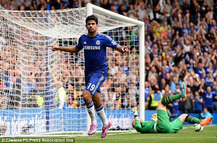 Chelsea đang bay bổng trên đôi chân của Costa và Fabregas (ảnh dưới)