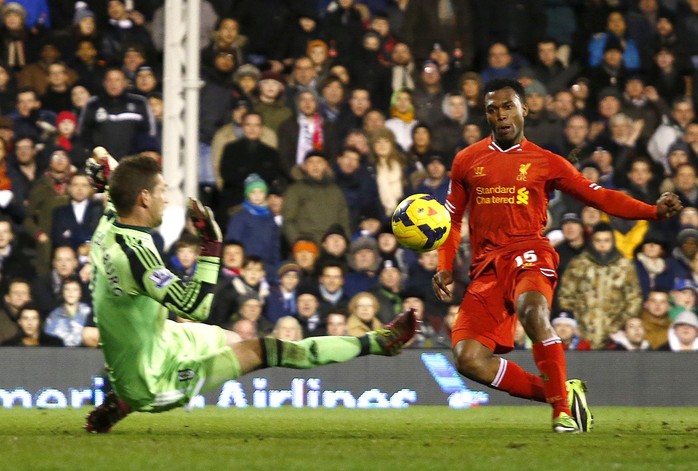 Liverpool có cuộc lội ngược dòng nghẹt thở trước Fulham để thu ngắn cách biệt với nhóm đầu bảng