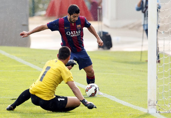 Suarez ghi bàn cho Barcelona B