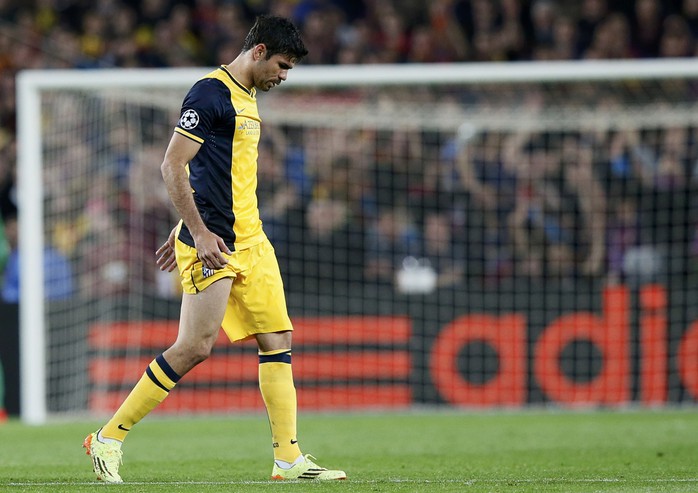 Costa rời sân do tái phát chấn thương