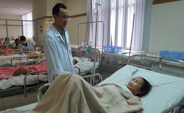Bẹnh nhân Bùi Thị Kiều đang được chăm sóc sau  phẫu thuật. Ảnh Q.Nhật