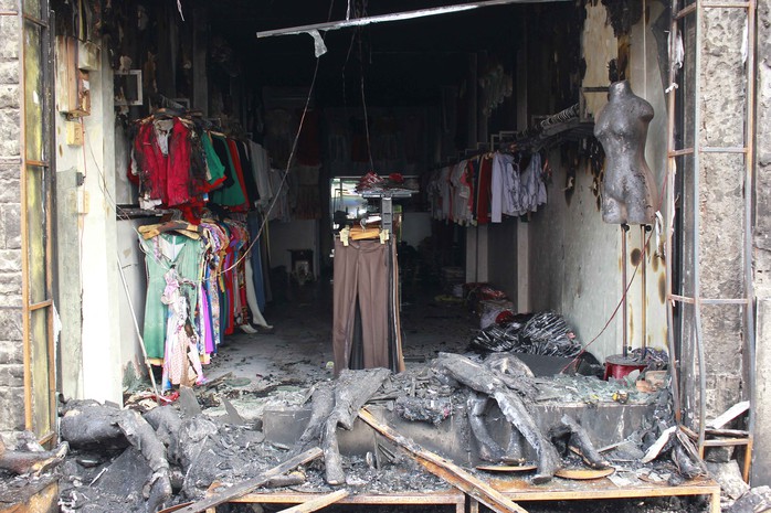 Cửa hàng thời trang bị thiệt hại sau vụ cháy