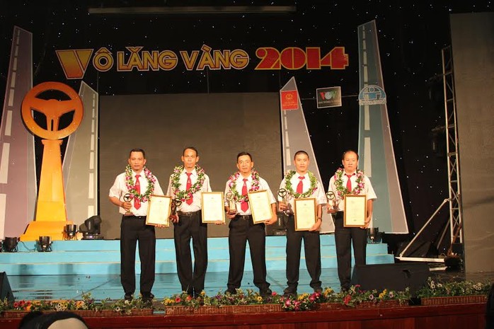 5 tài xế tiêu biểu của Vinasun tại lễ trao giải “Vô lăng vàng” năm 2014