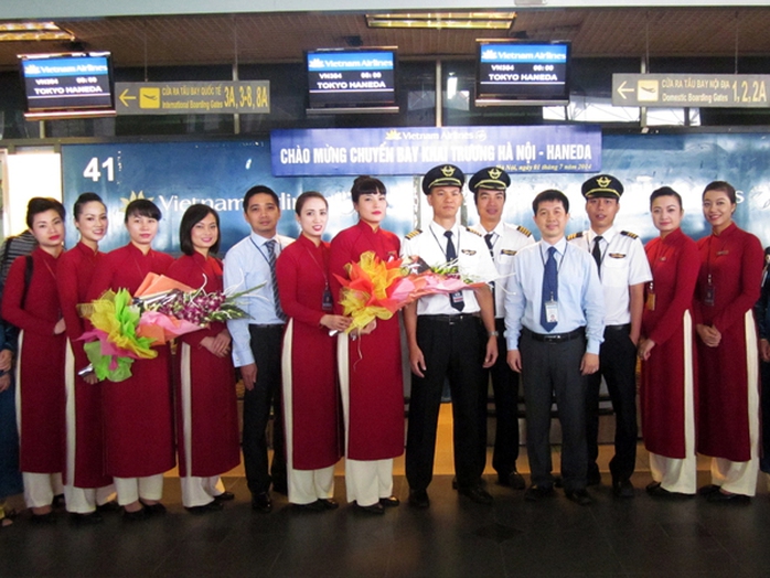 Tổ bay của Vietnam Airlines nhận nhiệm vụ khai trương đường bay Hà Nội - Haneda Tổ bay của Vietnam Airlines nhận nhiệm vụ khai trương đường bay Hà Nội - Haneda