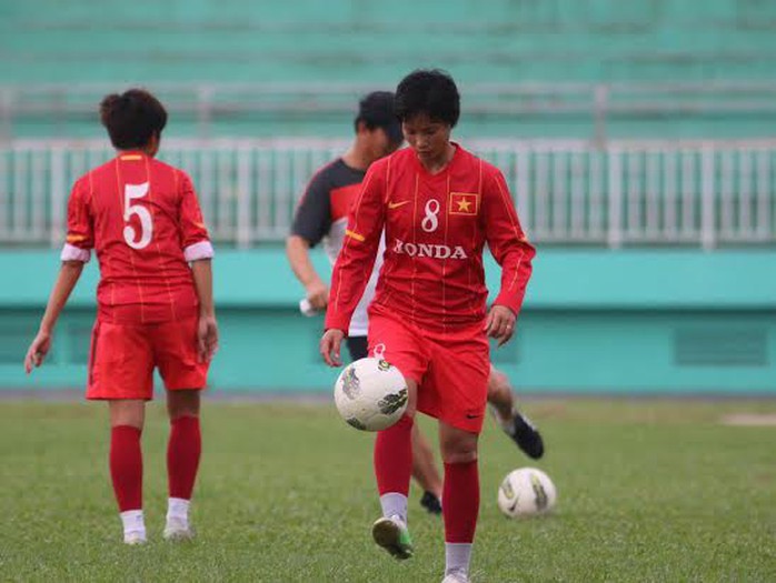Các tuyển thủ nữ Việt Nam ráo riết tập luyện dưới sự dẫn dắt của HLV Trần Vân Phát