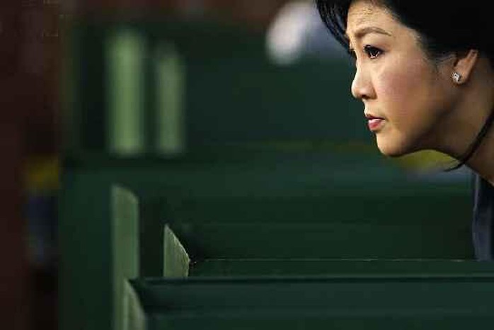 Bà Yingluck tại một điểm bỏ phiếu ở Bangkok ngày 2-2. Ảnh: veooz.com