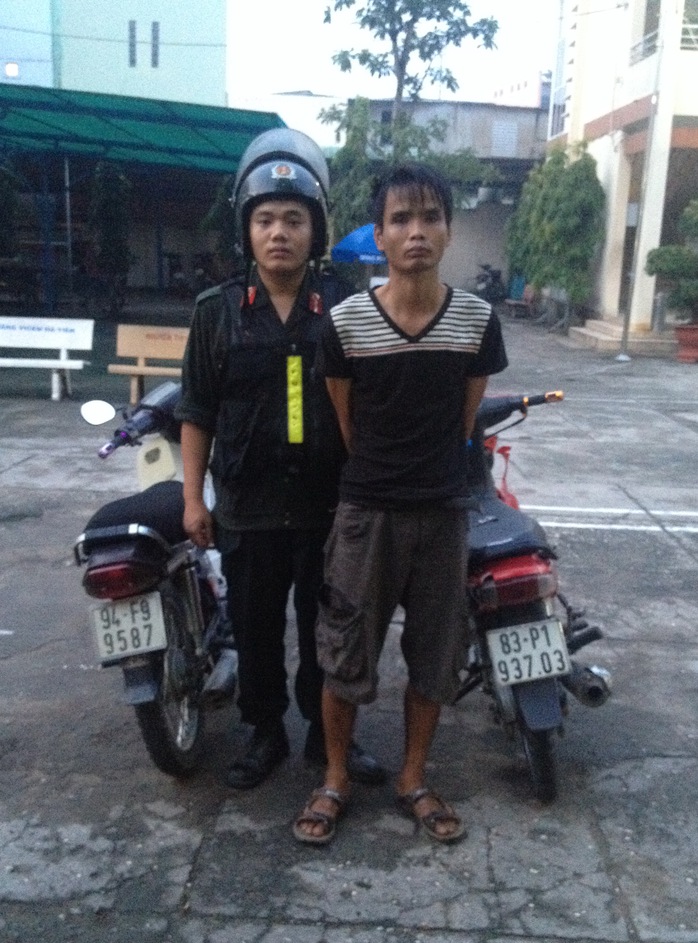 Bùi Quang Thái bị CSCĐ bắt giữ cùng 2 chiếc xe trộm vào sáng sớm 8-10.
