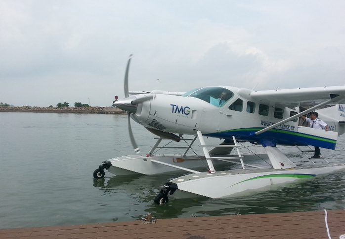 Chiếc thủy phi cơ mang nhãn hiệu Cessna Grand Caravan EX thế hệ mới nhất của Mỹ chuẩn bị bay khai trương trên vịnh Hạ Long