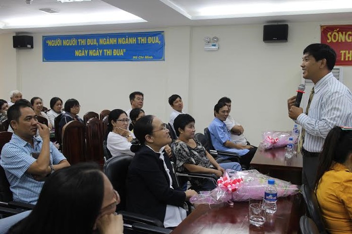 Ông Nguyễn Văn Quang, phó giám đốc Trung tâm Công tác xã hội Công đoàn, truyền thông HIV/AIDS cho CNVC-LĐ Tổng Công ty Văn hóa Sài Gòn
