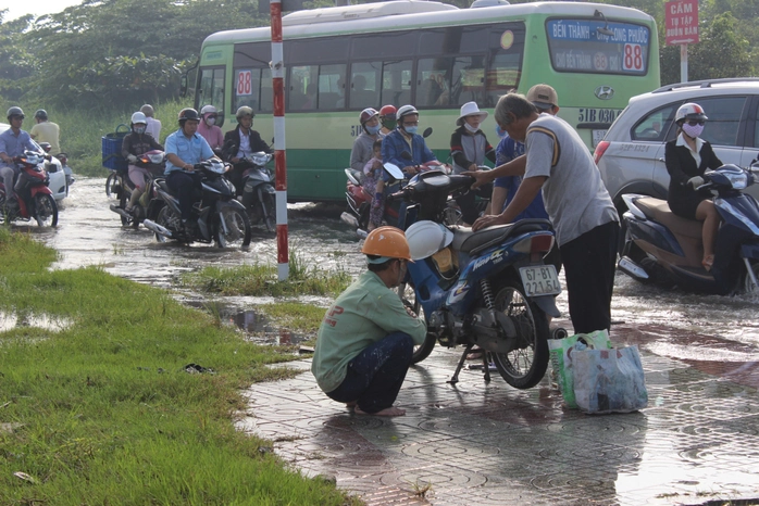 Dịch vụ sửa xe hút khách trên đường Lương Định Của, quận 2