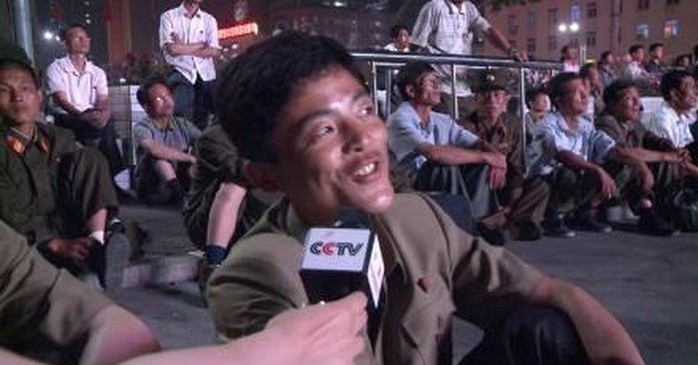 Một người dân Triều Tiên trả lời phỏng vấn của CCTV