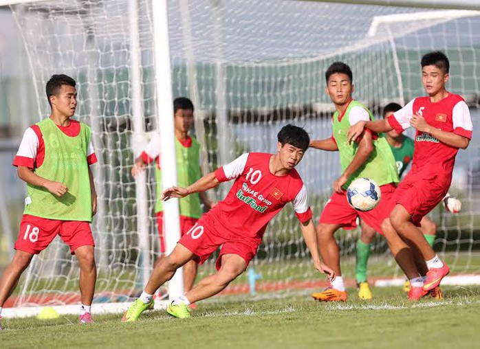 Công Phượng và đồng đội tích cục tập luyện cho trận mở màn với Hàn Quốc