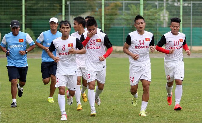 Olympic Việt Nam tập luyện tích cực cho trận đấu với Olympic UAE    Ảnh: HẢI ANH