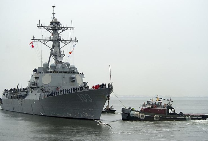 Tàu khu trục USS Truxtun đang tiến đến biển Đen. Ảnh: US Navy