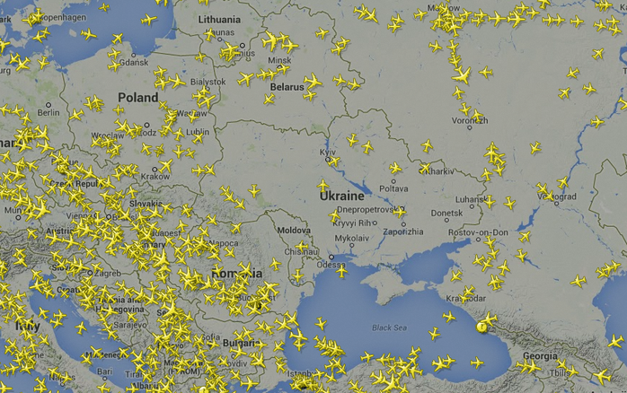 Đây là giao thông hàng không ngày 18-7 sau khi máy bay Malaysia gặp nạn. Hầu hết máy bay né không phận Ukraine. Nguồn: Flight Radar 24