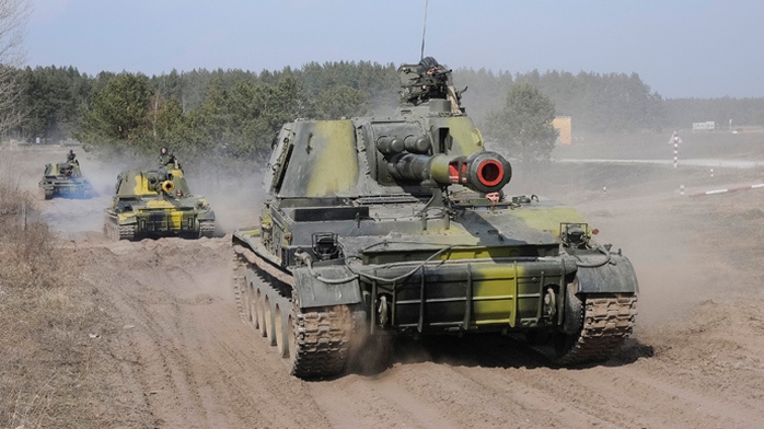 Quân đội Ukraine tập trận gần Kharkov ngày 14-3. Ảnh: Reuters
