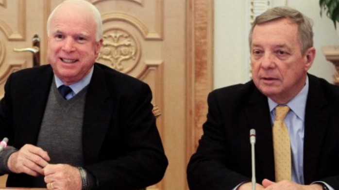 Hai thượng nghị sĩ Mỹ John McCain (trái) và Dick Durbin
Ảnh: Press TV