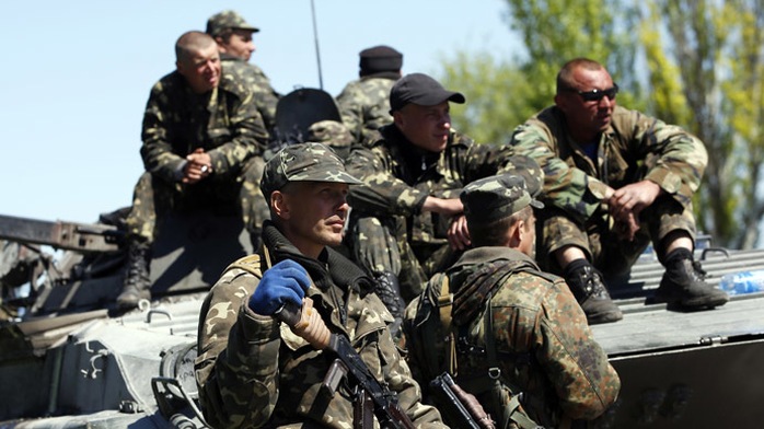 Hơn 400 binh sĩ Ukraine đã đào ngũ sang Nga. Ảnh: Reuters