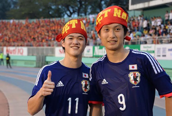 Hai cầu thủ Nhật Bản sau trận