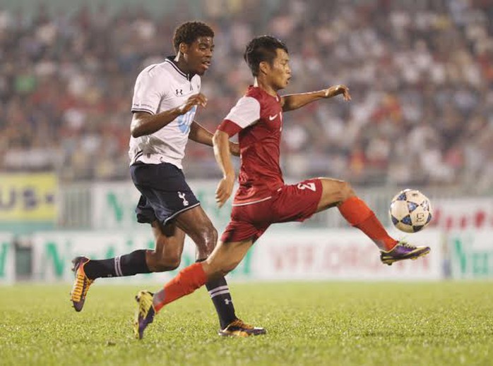 Oduwa của U19 Tottenham, một trong những cầu thủ rất lợi hại