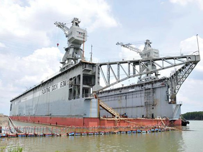 Ụ nổi 83M đang được neo đậu tại cảng Gò Dầu B, tỉnh Đồng Nai.