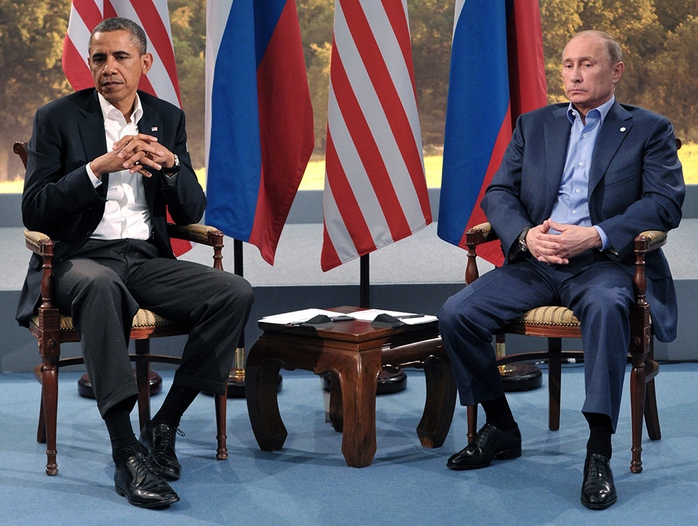 Tổng thống Mỹ Barack Obama (trái) và người đồng cấp Nga Vladimir Putin vừa có cuộc điện đàm căng thẳng về tình hình Ukraine. Ảnh: EPA