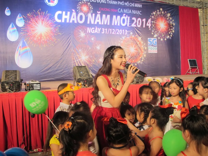 Một tiết mục văn nghệ tại chương trình Chào năm mới 2014