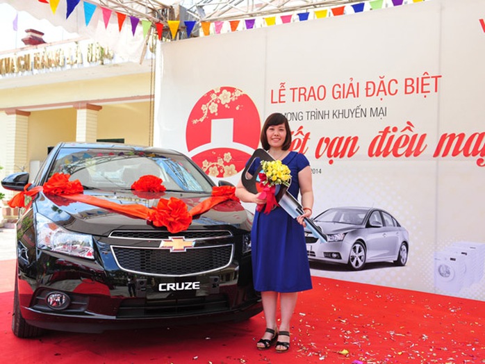 Khách hàng Đỗ Minh Thu là khách hàng may mắn trúng Giải Đặc biệt chương trình Tết Vạn điều may. Khách hàng Đỗ Minh Thu là khách hàng may mắn trúng Giải Đặc biệt chương trình Tết Vạn điều may.