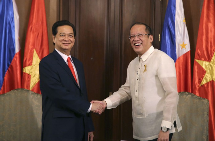 Thủ tướng Nguyễn Tấn Dũng hội đàm Tổng thống Philippines Bengino Aquino ngày 21-5. Ảnh: Reuters