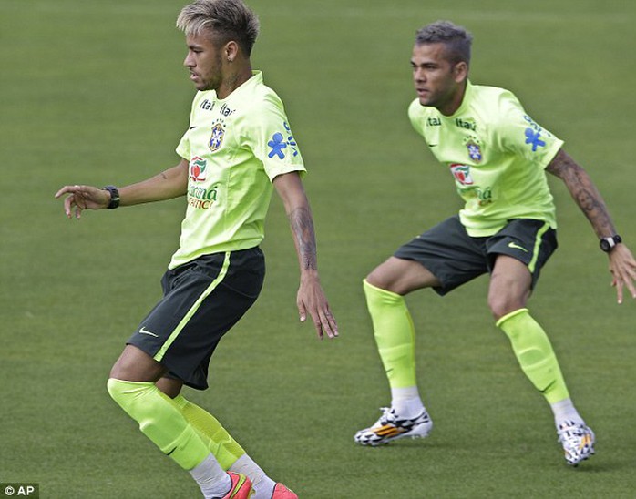 Màu tóc mới của Neymar và Alves