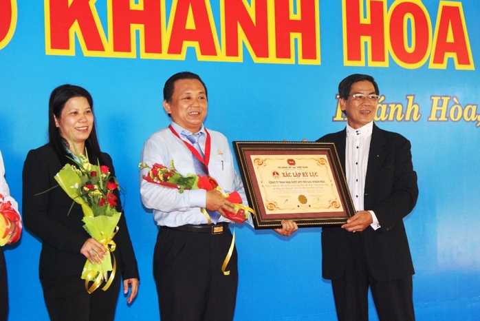 Trao xác lập kỷ lục Việt Nam cho Công ty Yến Sào Khánh Hòa